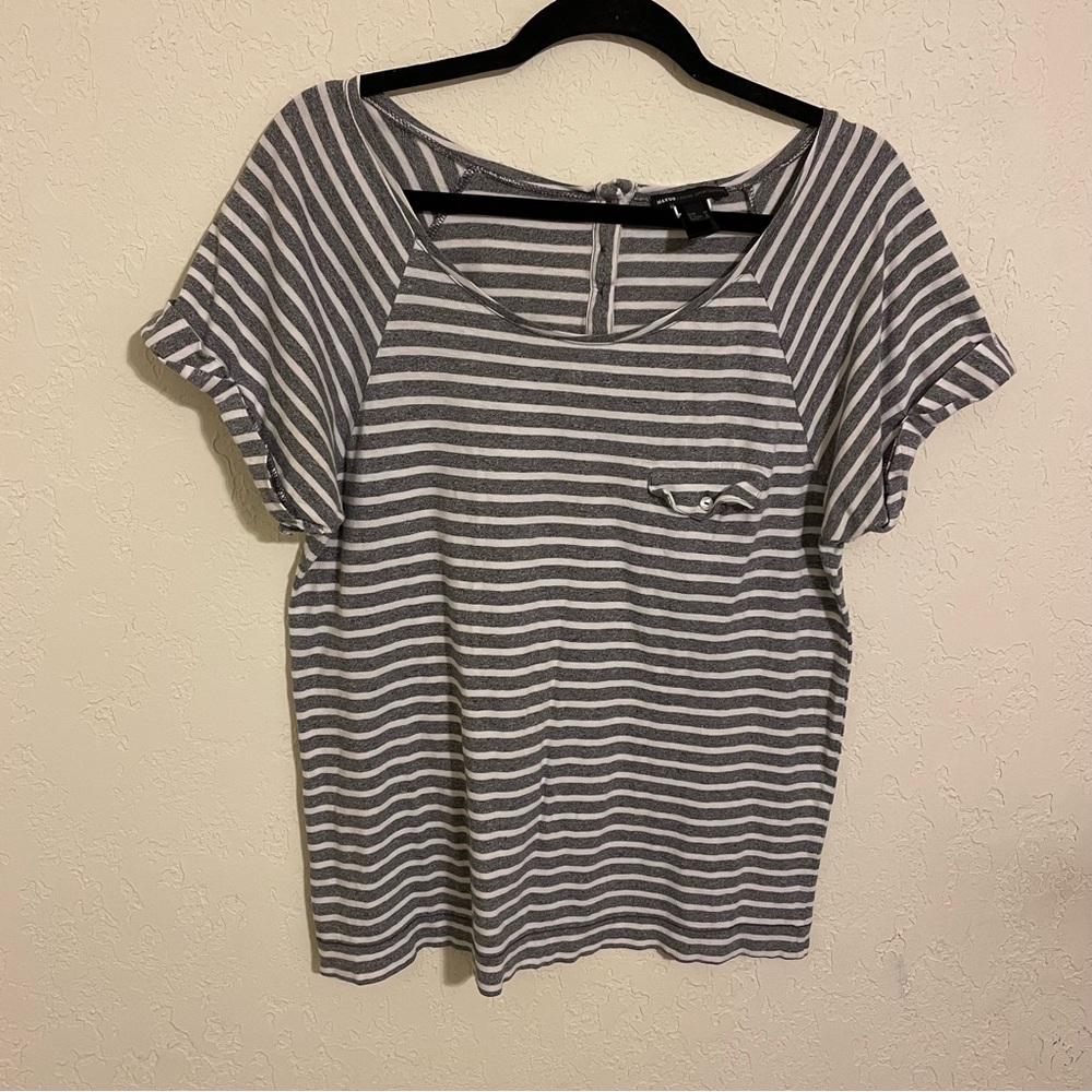 White and grey striped tee